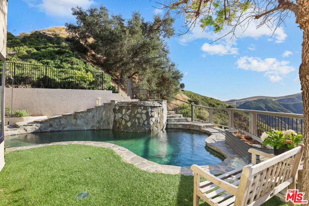 53 Saddlebow Road