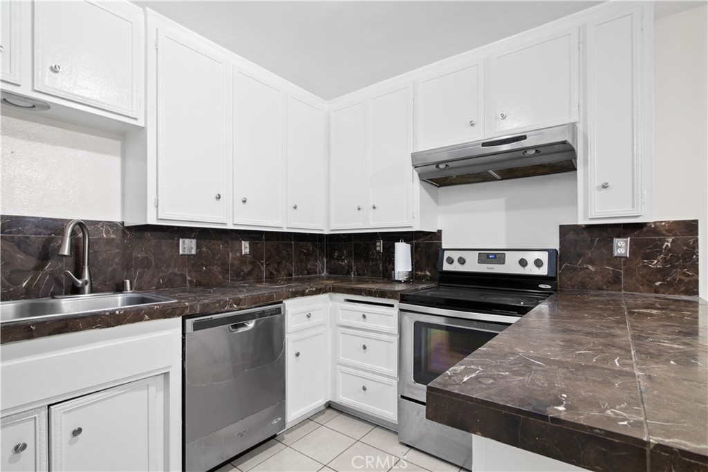 444 Obispo Avenue 3