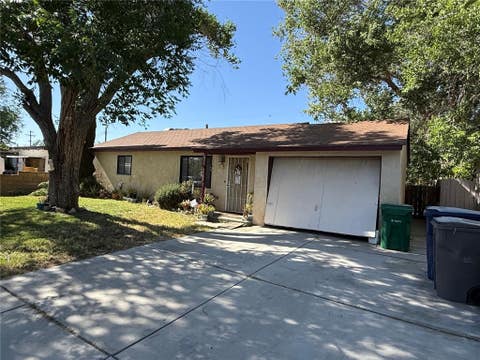 Photo of 1109 W Lumber Street, Lancaster, CA 93534 (MLS # SR26133206)