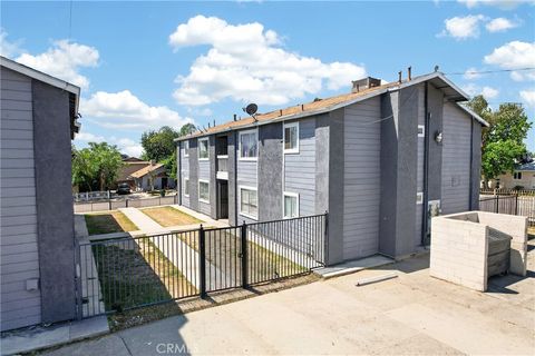 Photo of 1300 Flower St, Bakersfield, CA 93305 (MLS # SR26095280)