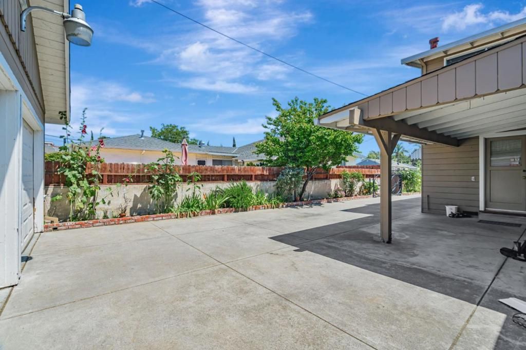 listing image 130724049285981410374
