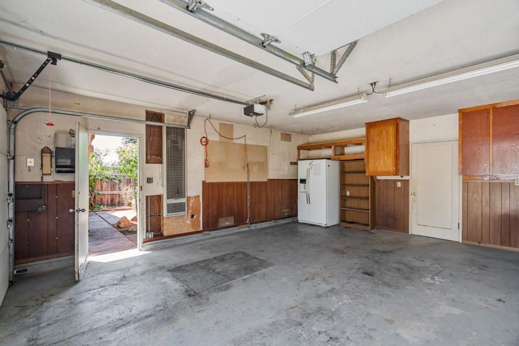 listing image 130724421883779857695