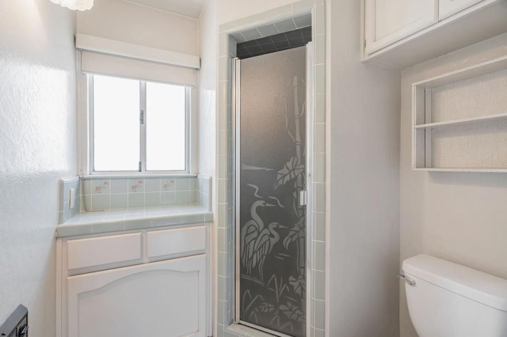 listing image 130723760015954852887
