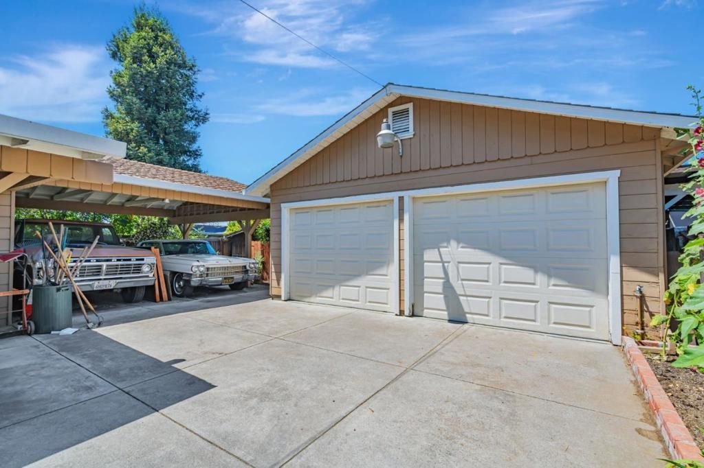 listing image 130729216584943821474