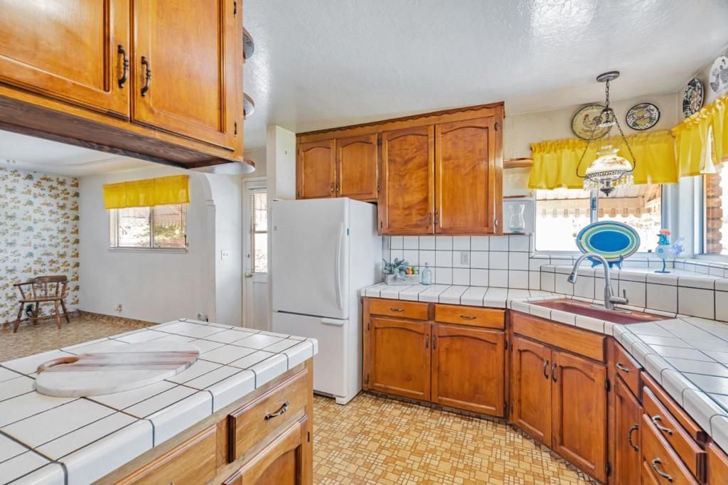 listing image 130723507193219717045