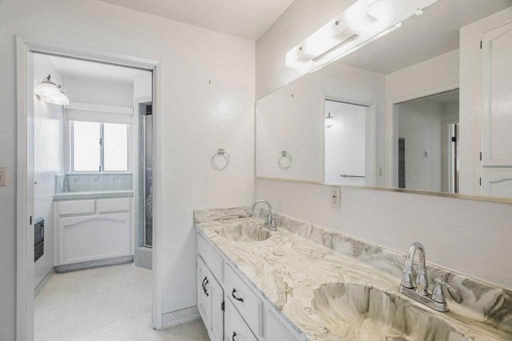 listing image 130725362160118873175