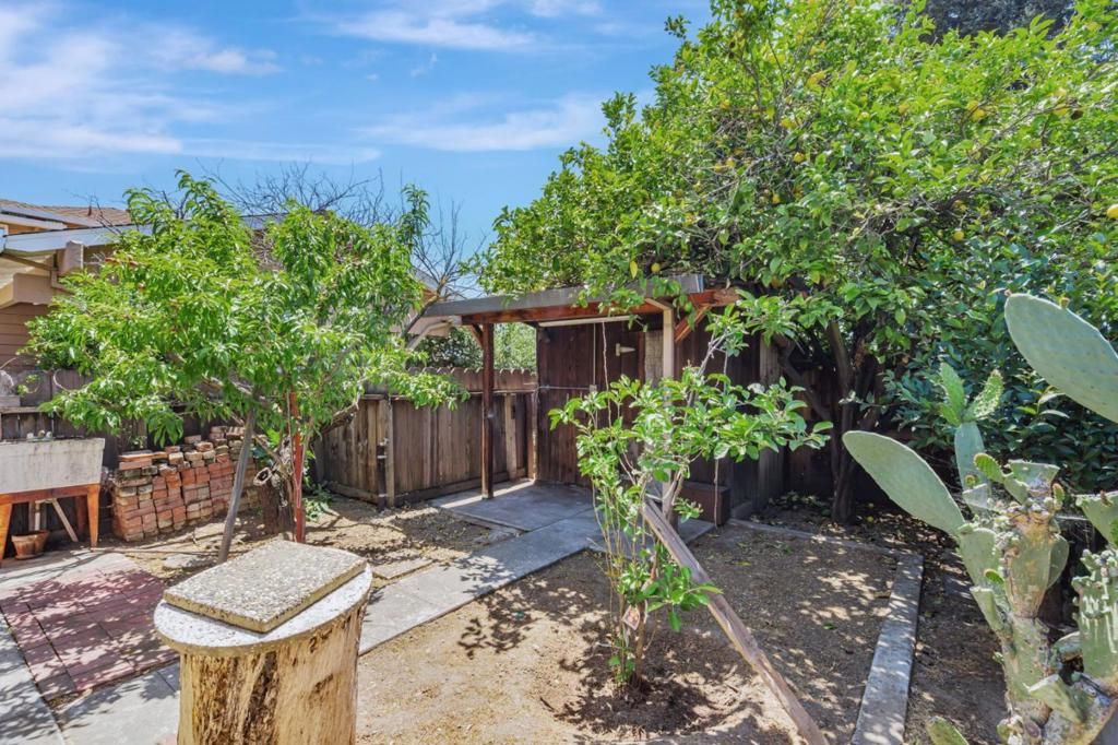 listing image 130722914602887652646