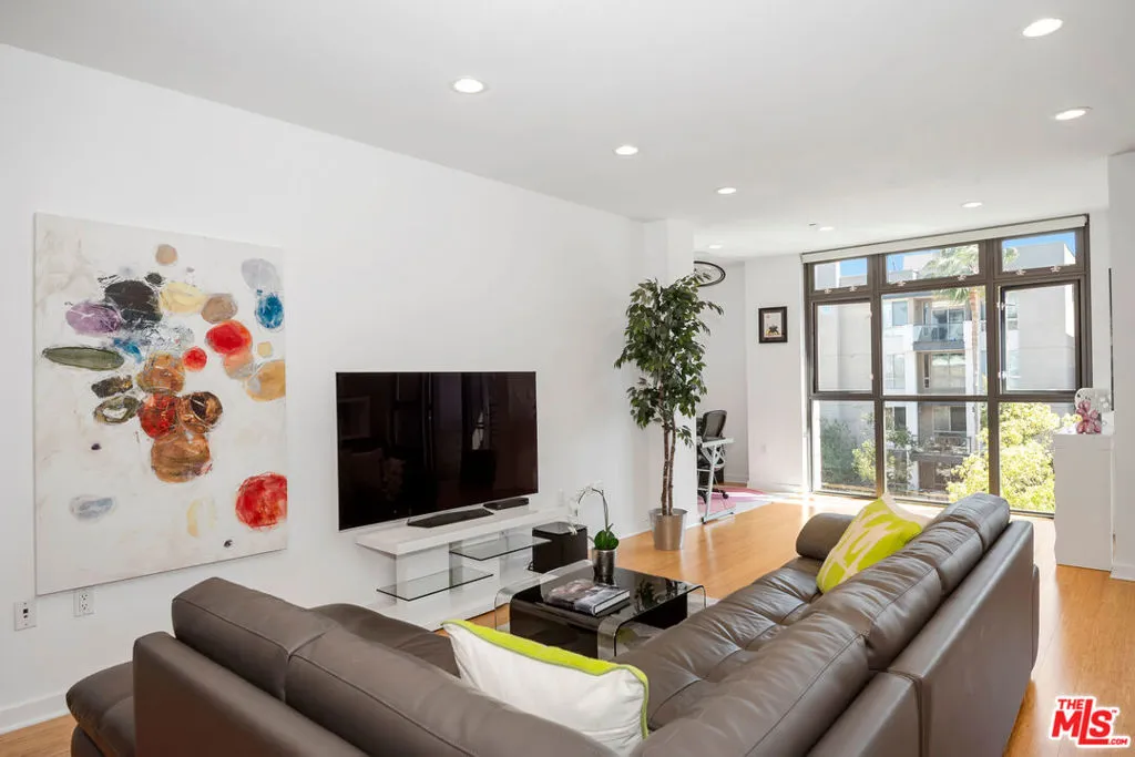 Playa Vista, California 90094, United States, 2 Bedrooms Bedrooms, ,2 BathroomsBathrooms,Residential,Active,231004