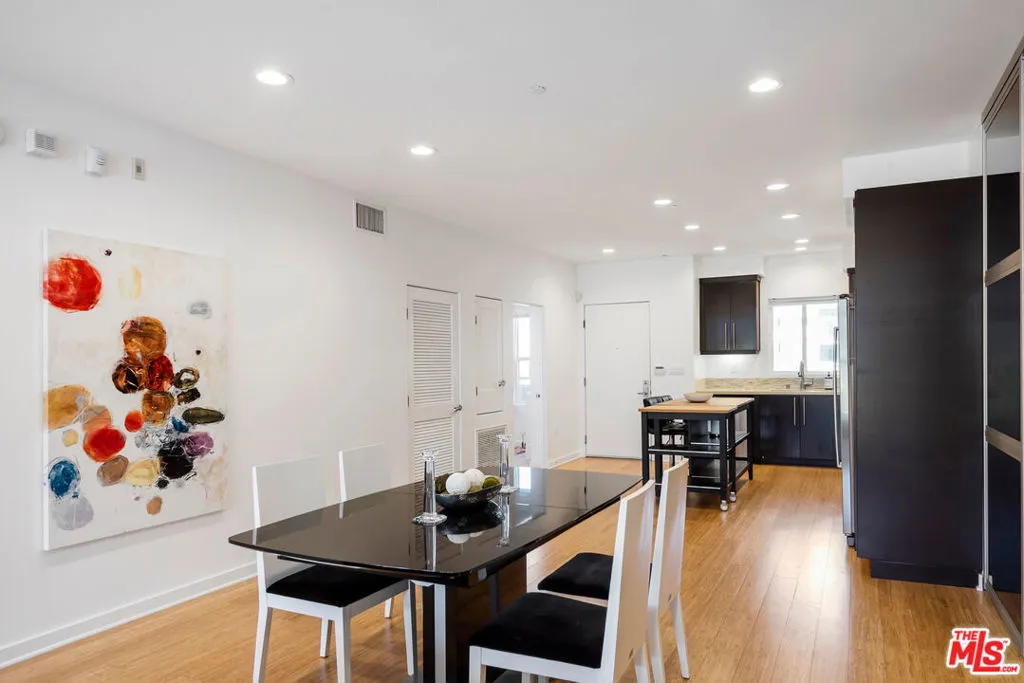 Playa Vista, California 90094, United States, 2 Bedrooms Bedrooms, ,2 BathroomsBathrooms,Residential,Active,231004