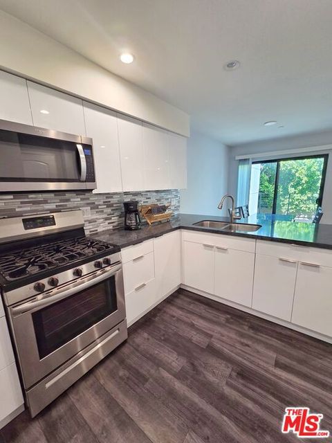 Photo of 2651 S Hobart Boulevard #9, Los Angeles, CA 90018 (MLS # 26670669)