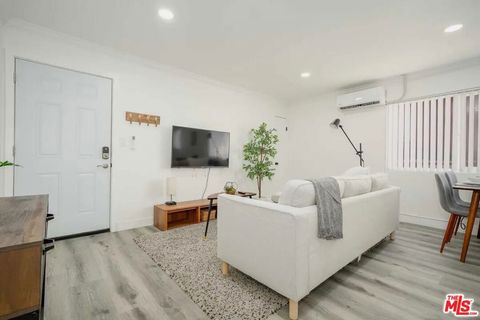 Photo of 2417 S Budlong Avenue #3, Los Angeles, CA 90007 (MLS # 26833207)