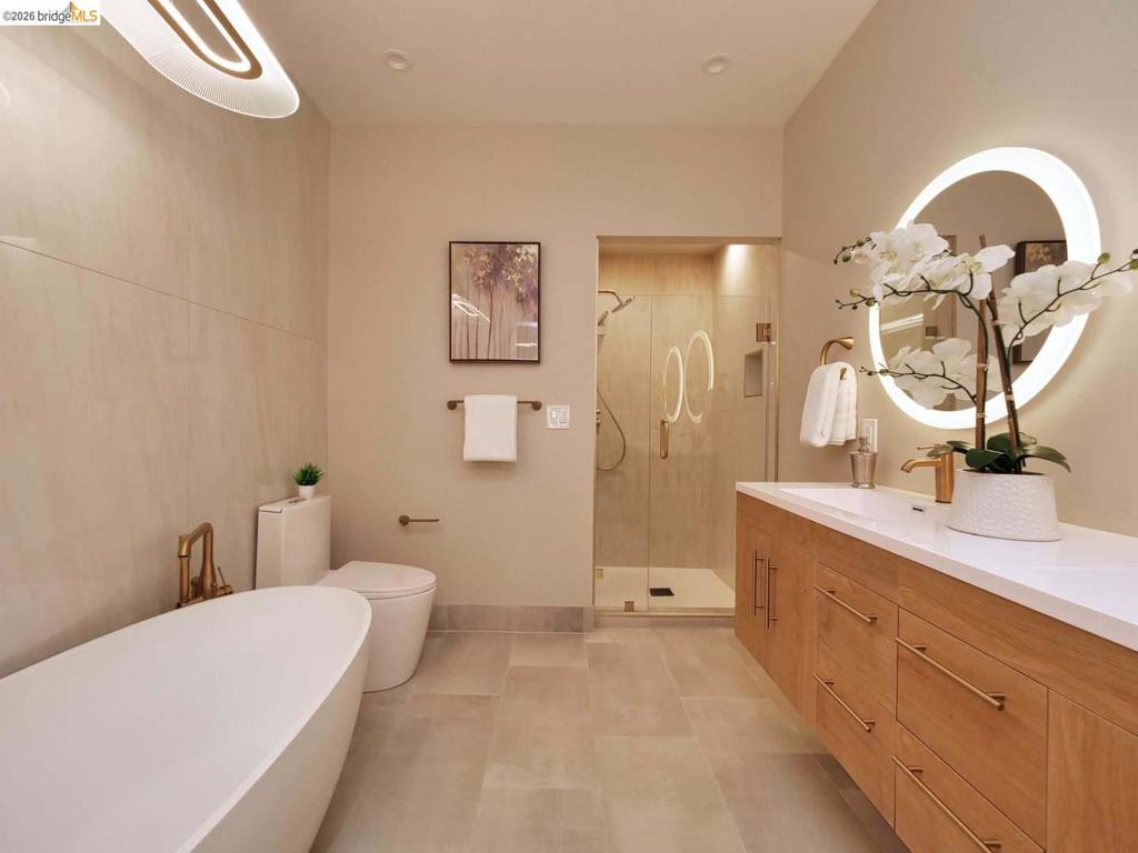 2050 2050 Divisadero ST APT 2