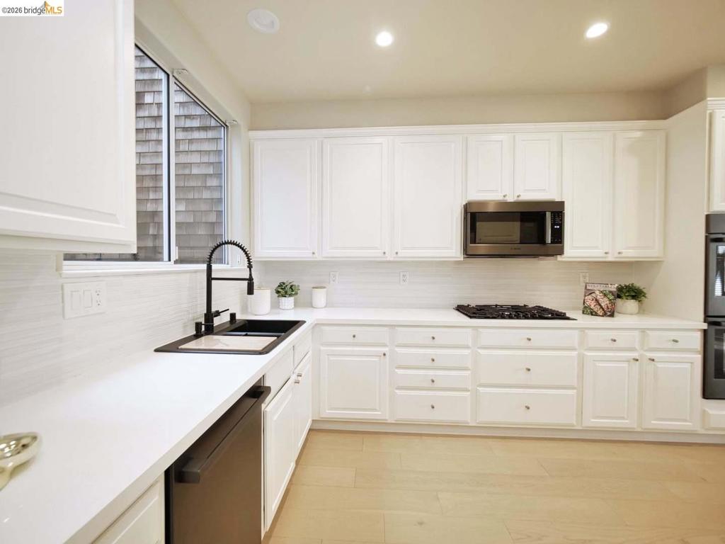 2050 2050 Divisadero ST APT 2