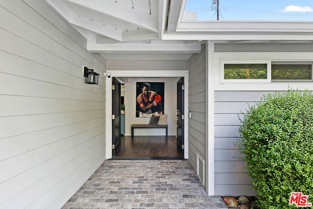 Photo of 8509 Shirley Avenue, Northridge, CA 91324 (MLS # 25603639)