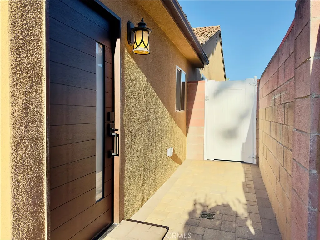 Van Nuys, California 91405, United States, ,1 BathroomBathrooms,Residential,Active,215138