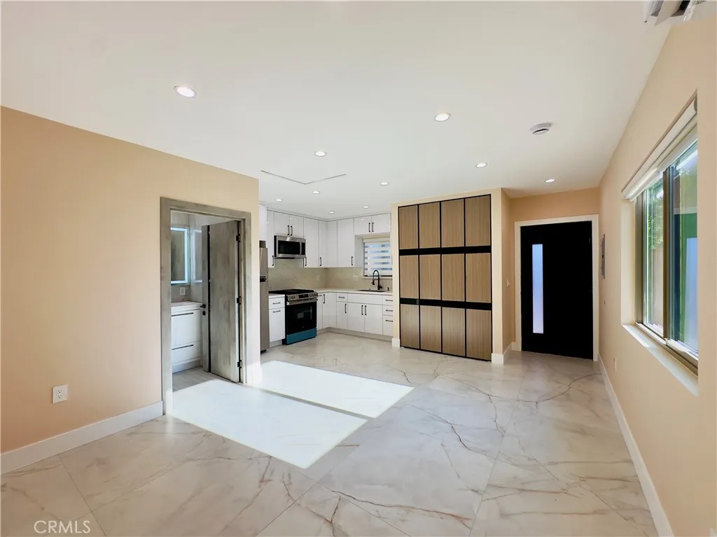 Van Nuys, California 91405, United States, ,1 BathroomBathrooms,Residential,Active,215138