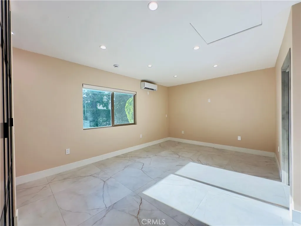 Van Nuys, California 91405, United States, ,1 BathroomBathrooms,Residential,Active,215138