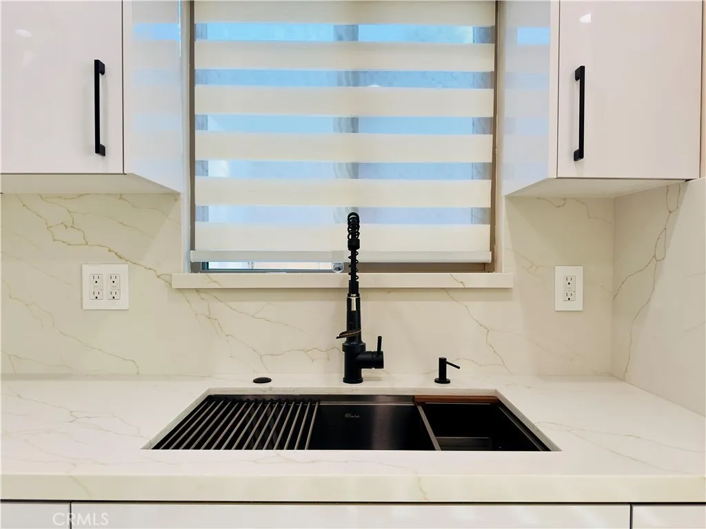 Van Nuys, California 91405, United States, ,1 BathroomBathrooms,Residential,Active,215138