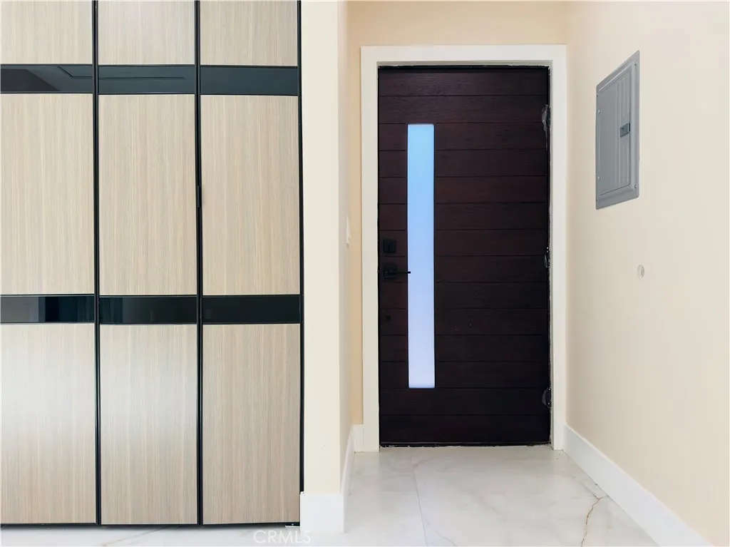 Van Nuys, California 91405, United States, ,1 BathroomBathrooms,Residential,Active,215138