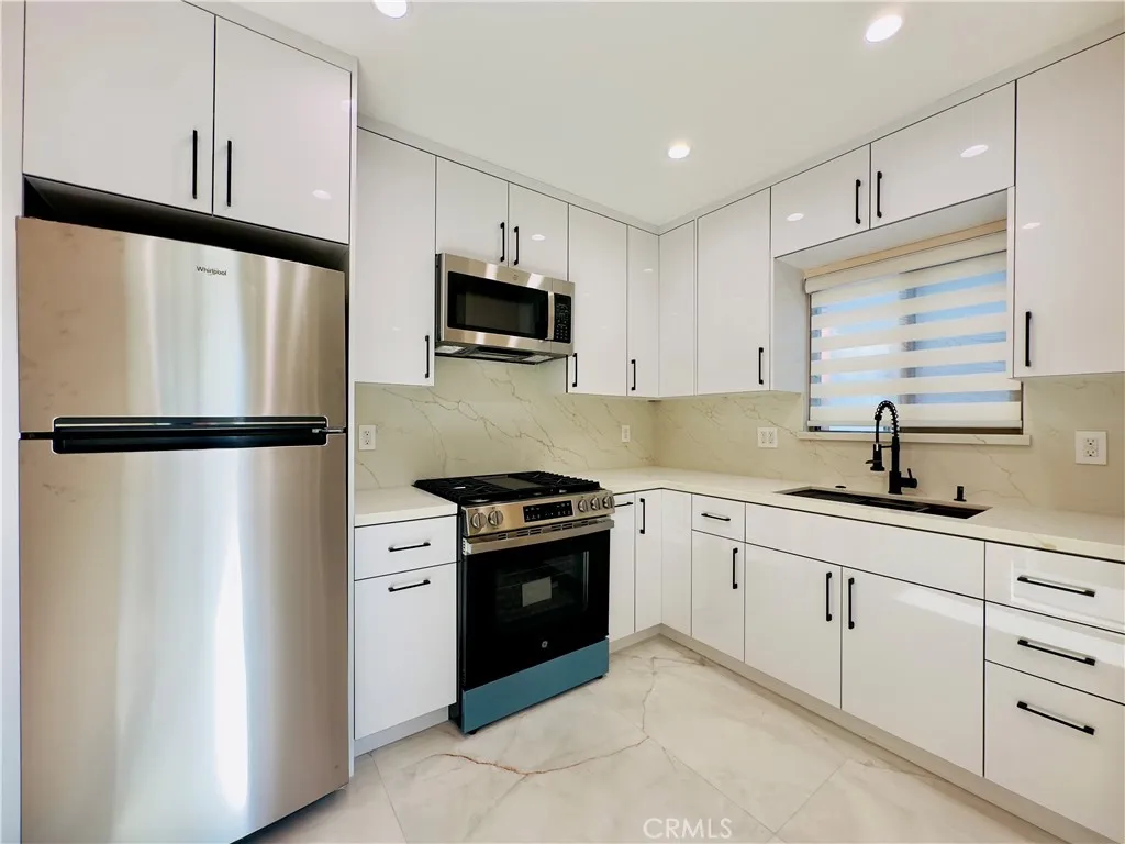 Van Nuys, California 91405, United States, ,1 BathroomBathrooms,Residential,Active,215138