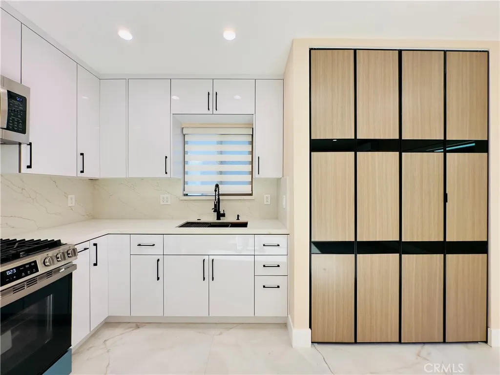 Van Nuys, California 91405, United States, ,1 BathroomBathrooms,Residential,Active,215138