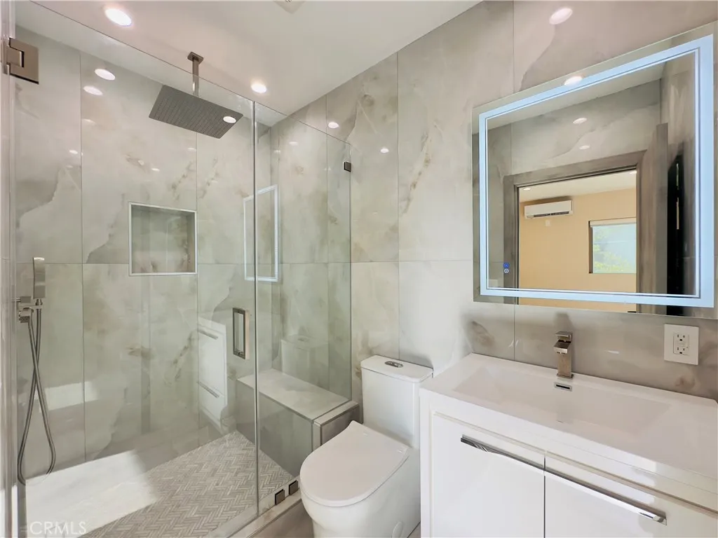 Van Nuys, California 91405, United States, ,1 BathroomBathrooms,Residential,Active,215138