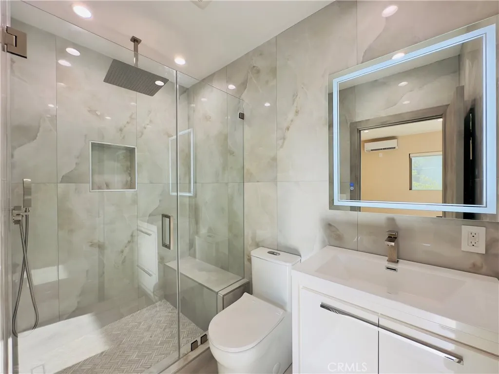 Van Nuys, California 91405, United States, ,1 BathroomBathrooms,Residential,Active,215138