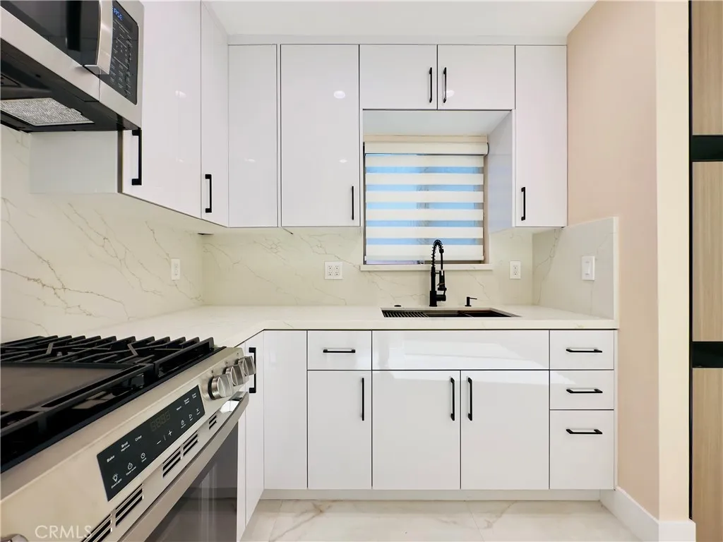 Van Nuys, California 91405, United States, ,1 BathroomBathrooms,Residential,Active,215138