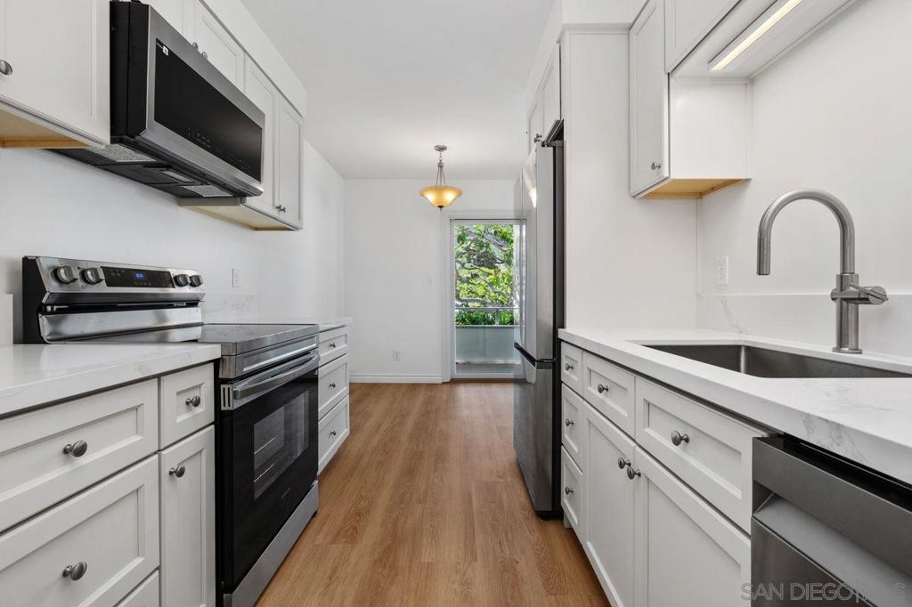 2368 Torrey Pines Road 63