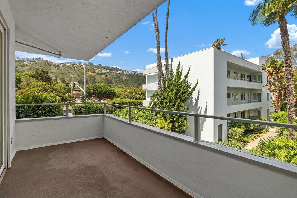2368 Torrey Pines Road 63