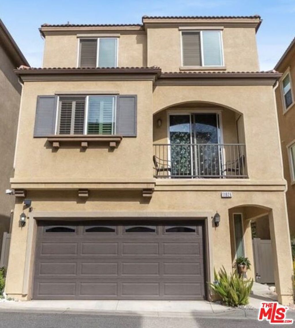 Photo of 11926 Olive Glen Lane, Los Angeles, CA 90047 (MLS # 26670827)