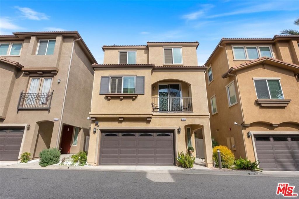 Photo of 11926 Olive Glen Lane, Los Angeles, CA 90047 (MLS # 26670827)