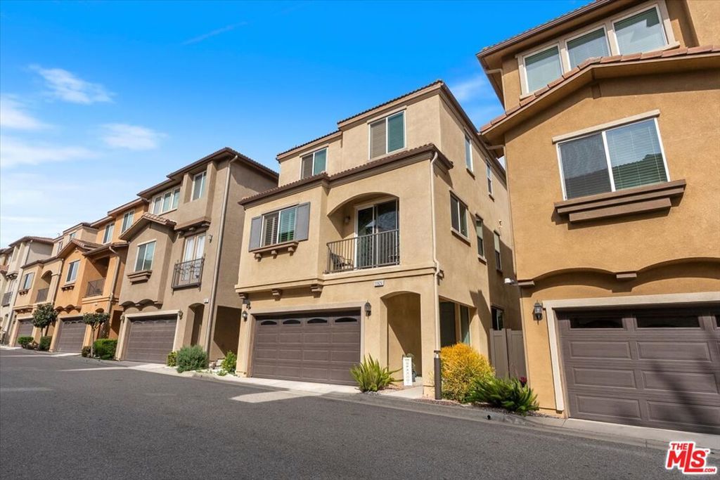 Photo of 11926 Olive Glen Lane, Los Angeles, CA 90047 (MLS # 26670827)