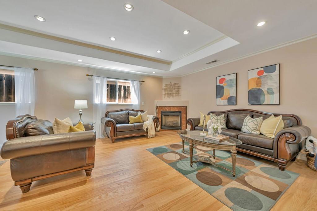 5007 Grimsby Drive
