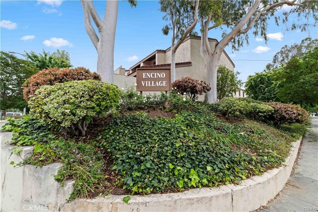 This exceptional townhouse, situated in the highly sought-after Encino Village community, offers 3 Bedrooms & 2.5 Bathrooms. Located in the quiet side of the complex, near one of the pools areas, but distanced enough for a serene living experience. Private patio entry, welcomes you into the first living space with a beautiful fireplace, sliding door & high ceilings to combine indoor/outdoor living. A few steps up lead to an all-integrated modern style recently remodeled dinning-kitchen-family area. The gourmet kitchen is a chef's delight, top-of-the-line stainless steel appliances, new custom cabinetry and sleek quartz countertops. Kitchen and Family Room area with recessed lighting throughout and plantation shutters, an oversize isle also with quartz countertop perfect to enjoy meals or entertain guests, wet bar and a guest bathroom. The property has wood floors throughout. On the upper floor, there is a large master bedroom with a high ceiling, wall to wall closets and a recently remodeled master bathroom. Additionally, there are two more bedrooms that share another bathroom. Two private attached garage w/direct access to the townhouse, plus a washer & dryer & plenty of room for storage. The community itself offers fantastic amenities, including two swimming pools, two spas, two racquetball courts, a club house, sauna and fitness equipment all set in a beautifully landscaped, park-like environment on over 5 acres, and generous amounts of visitor parking make this a wonderful place to call home.
Prime location, walking or biking distance to the Metro station. Located on the border between Encino and Tarzana, Encino Village enjoys the convenience of being near Pierce College, Lake Balboa Recreation, Highway 101, the dog park at White Oak & Victory and many shopping and dining opportunities along Ventura Blvd.
This home checks ALL of your boxes for quiet and private living, offering you everything you can ask for in a fantastic, quiet community. Schedule a private tour today, this exceptional opportunity will not last!