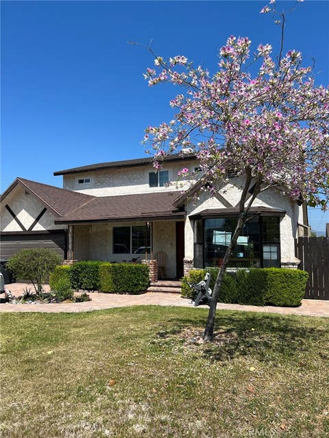 Photo of 1432 N Catalina Street, Burbank, CA 91505 (MLS # GD26108021)