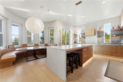 Photo of 26516 Black Oak Drive, Valencia, CA 91381 (MLS # SR26024879)