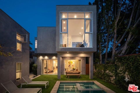 Photo of 459 N Flores Street, Los Angeles, CA 90048 (MLS # 26865643)