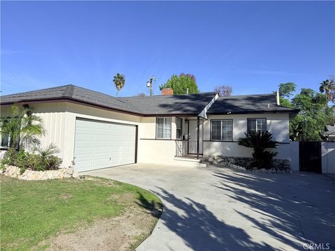 Photo of 7656 Bellaire Avenue, North Hollywood, CA 91605 (MLS # SR26011828)