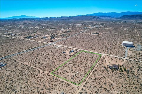 Photo of 3161 Warren Vista Avenue, Yucca Valley, CA 92284 (MLS # JT26060261)