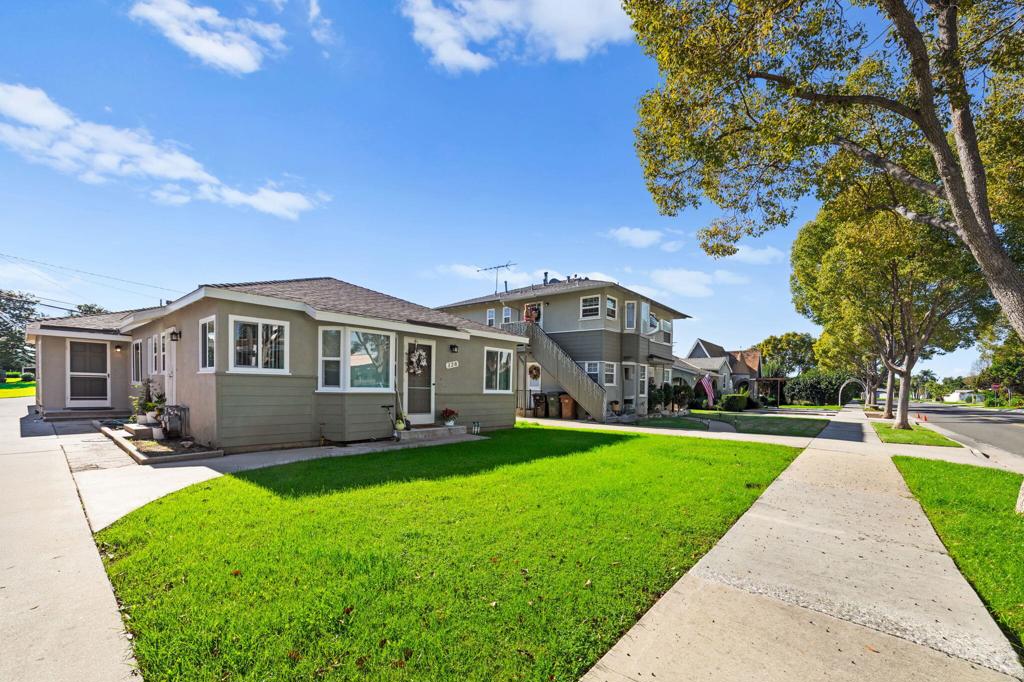 128 W Rosslynn Avenue