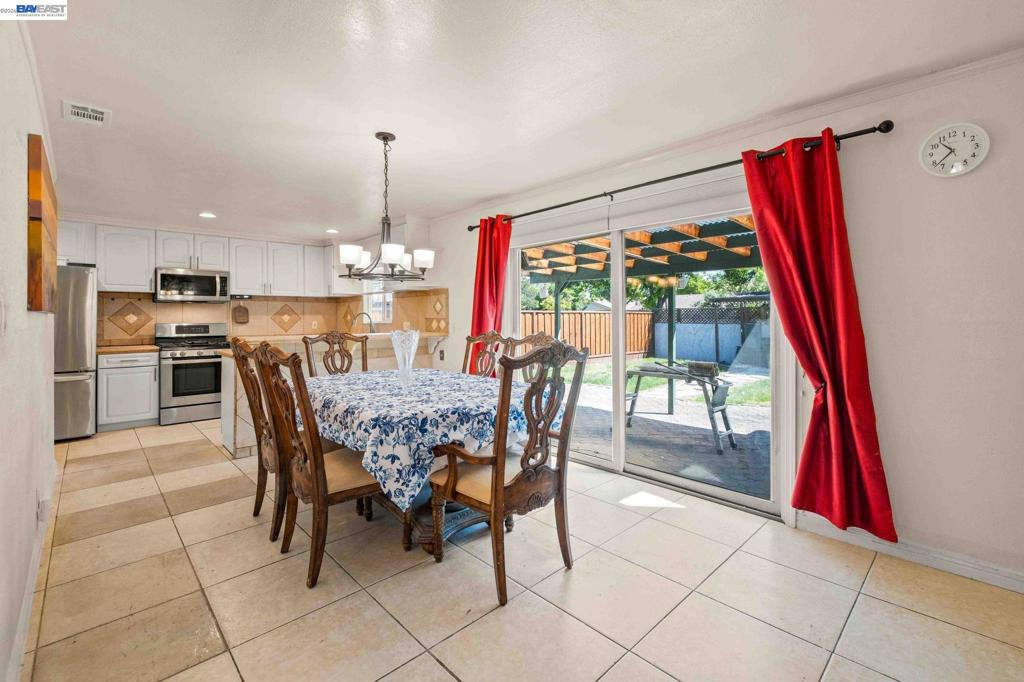 8591 Beverly Ln LN, Dublin CA 94568