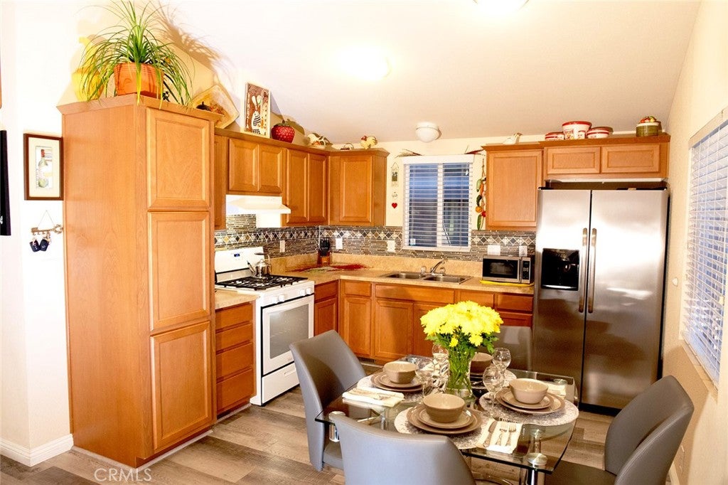 327 W Wilson Street 23
