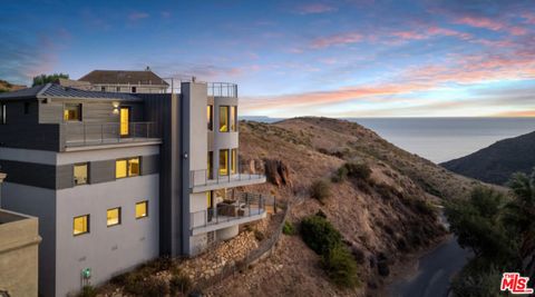 Photo of 3004 Sequit Dr Dr, Malibu, CA 90265 (MLS # 25586201)