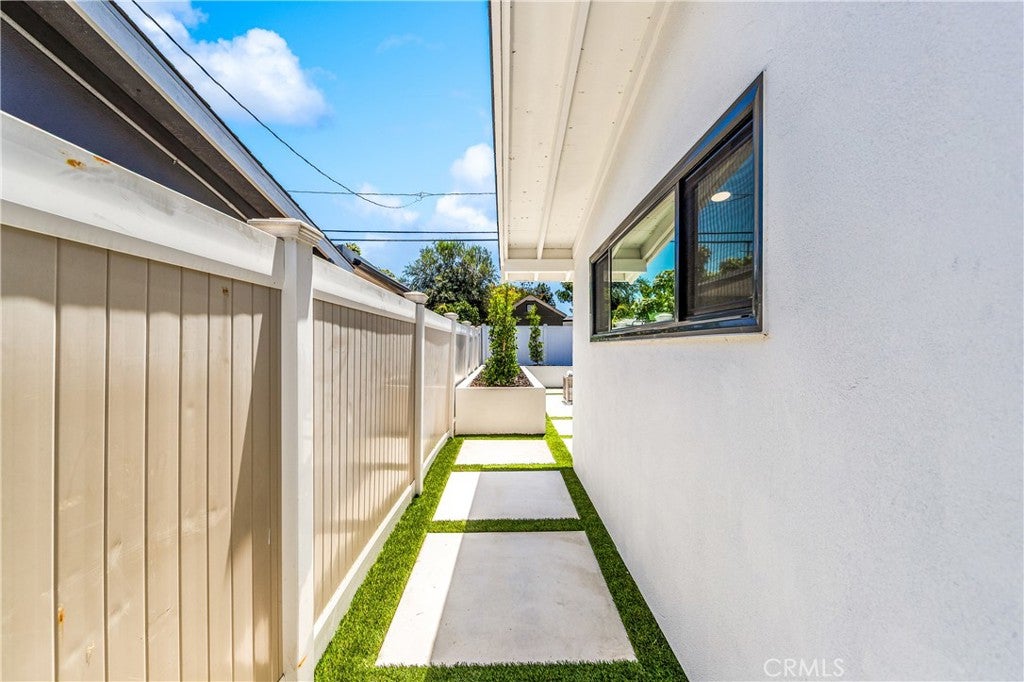 213 Wellesley, Costa Mesa CA 92626 - Photo 12