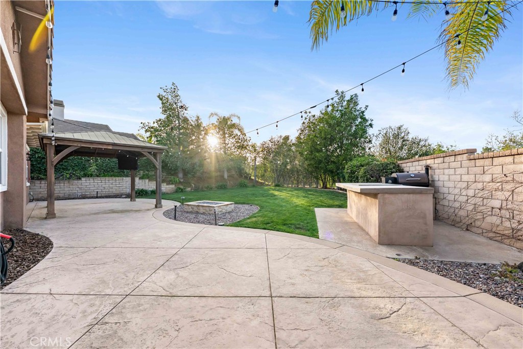 889 Lindamere Court