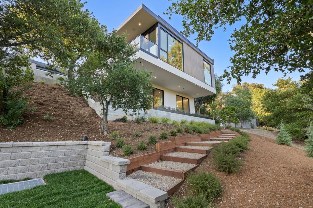 25251 La Rena Lane