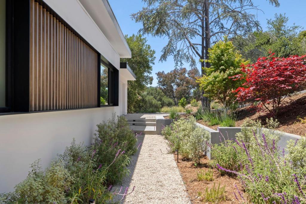 25251 La Rena Lane