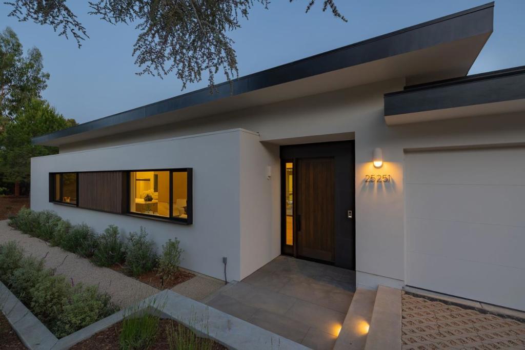 25251 La Rena Lane