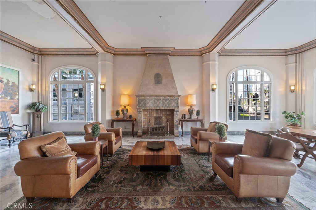 360 w ocean boulevard 1004